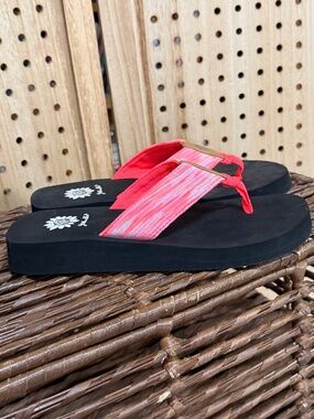 Yellow Box Neon Pink Stripe Flip Flop Sandals Size 7M Platform Foam